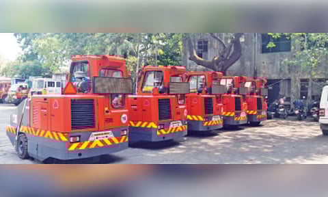 Each machine can clean upto 1 km in one hour