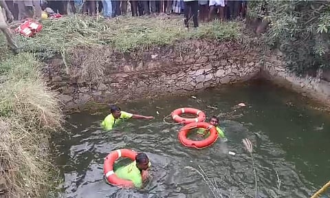 Fire brigades enage in search and rescue operation in a well near Sathankulam, Thoothukudi district after car with eight passengers fell into the well on Saturday evening.
