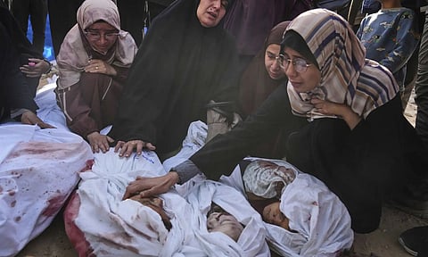 Palestinians mourning children from their families (AP)