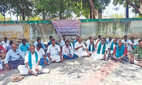 Farmers staging protest in Thanjavur on Thursday