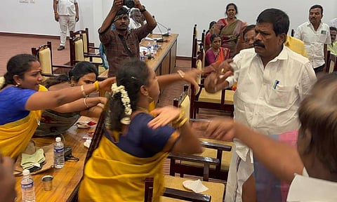 DMK councillor slaps opposition leader