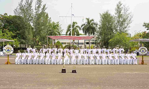 18 naval officers graduate as pilots