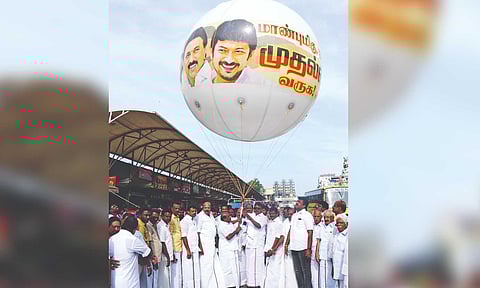 Govi Chezhiaan launching a giant balloon in Thanjavur