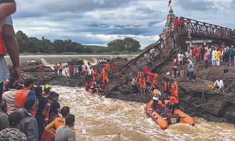 Pune bridge collapse: Four dead, 51 injured; Maha govt announces Rs 5 lakh compensation to kin of deceased