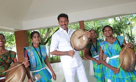 Minister Anbil Mahesh Poyyamozhi rewards winners of Kalaisirpi training