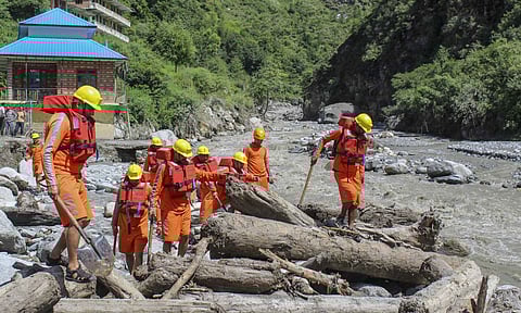 Search operation underway for missing people following flash floods triggered by cloudbursts on Wednesday, in Sainj vally of Kullu district, Himachal Pradesh, Thursday, June 26, 2025 (PTI)&nbsp;