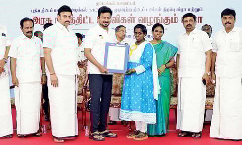 Udhayanidhi hands welfare aid to a beneficiary in Namakkal