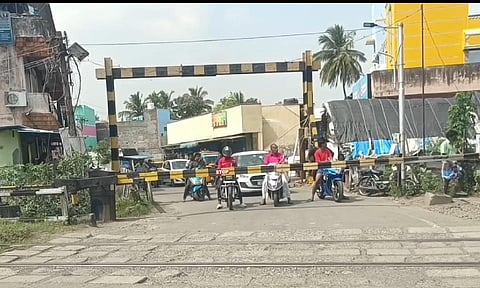 A visual from the level crossings between Chengalpattu-Arakkonam