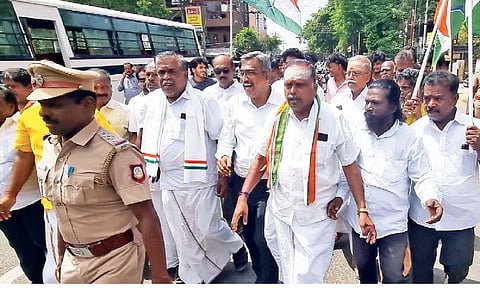 TNCC cadres taking out protest march to Siva's house in Tiruchy on Thursday