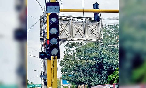 The newly installed traffic signal pole on the road is hidden by the old signal, which is causing confusion, complain motorists&nbsp;&nbsp;