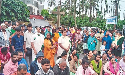 : Villagers of a residential neighbourhood in Gudalur staged a sit-in protest on Sunday