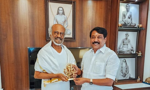 &nbsp;Tamil Nadu BJP president Nainar Nagendran on Monday met superstar Rajinikanth (IANS)