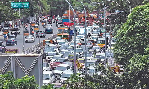Bumper-to-bumper traffic on Anna Salai (towards Teynampet)