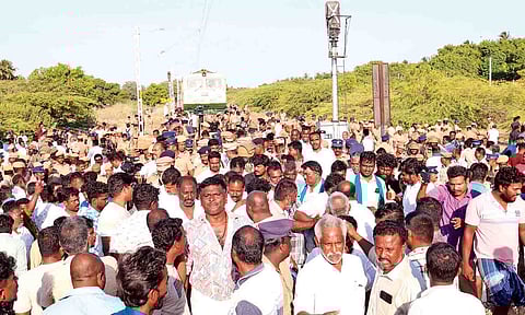 Fishermen, boat owners and stake holders stage a rail roko protest at Thangachimadam on Tuesday