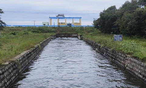 Poondi reservoir releases water to Chembarambakkam after repairs (Daily Thanthi)&nbsp;