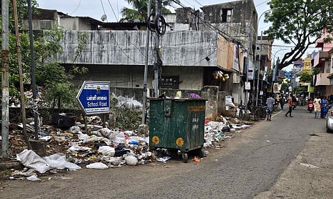 Chennai Citizen Connect: Garbage mess on School Road bothers residents of Kolathur