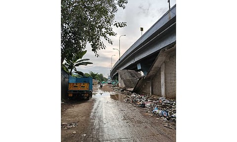 Service road on the right side of the IRR could not be laid in 2022 as the bridge is located too close to the Kolathur lake&nbsp;
