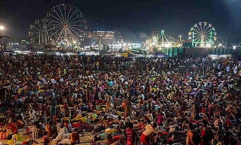 crowd gathered at the seashore of Kulasekarapattinam, Thoothukudi district (Credit: Tamilnadu tourism twitter post)