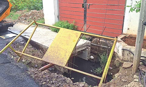 A barricade that fell into an incomplete SWD in Balaji Nagar 2nd Street, Ranga Reddy Gardens, Neelankarai&nbsp;