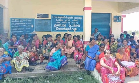 Residents stage protest over dysfunctional fair price shop in Madurathangam&nbsp;
