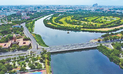 Napier Bridge over the Cooum connects Fort St George with Marina Beach