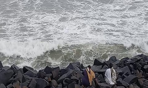 Cyclone Ditwah: Strong winds, rough seas hit Puducherry; tourists share experiences