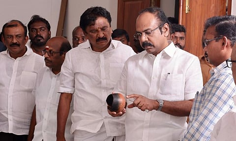&nbsp;Finance Minister Thangam Thennarasu inspected the exhibition works of the "Porunai" Museum (X/@TThenarasu)&nbsp;