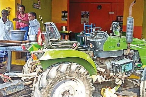 The tractor crashed into the hotel