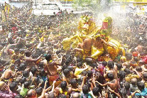 Lord Kallazhagar enters Vaigai in Madurai amid sea of devotees