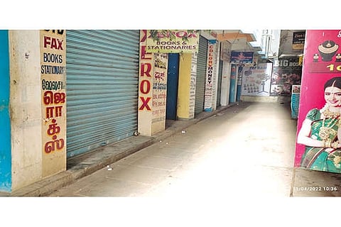Shops remain closed during the protest in Thalavadi on Monday