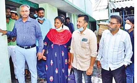 Ranipet Collector Baskara Pandian inspecting shops during the four-day drive