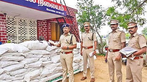 Coimbatore rural police seize 1 tonne of banned tobacco products, 1 held