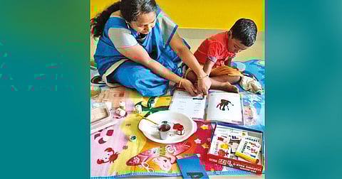 Zannathul Firthouse teaching a kid to paint