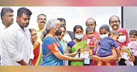 Union Finance Minister Nirmala Sitharaman giving away ?Amutham? scheme card in Kovai on Monday