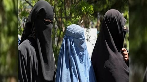 women wearing face veil in public