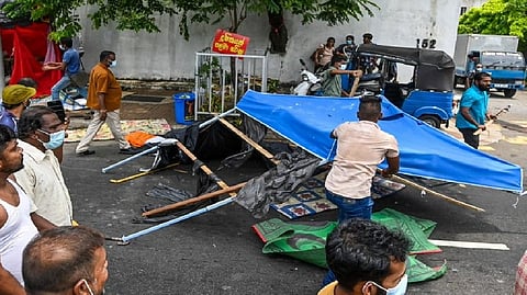 Violence and clashes between Pro and Anti government protesters
