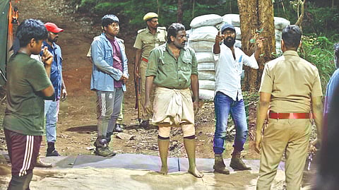 Actor Vijay  Sethupathi and 
director  Vetrimaaran in Viduthalai shooting spot