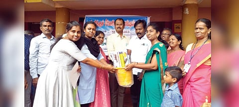Parents giving material to Manikandam school