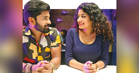 A still from Kaalangalil Aval Vasantham