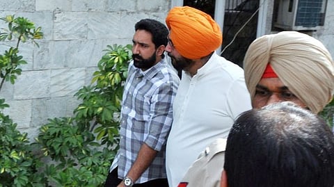 Navjot Singh Sidhu surrenders to Patiala Central Jail