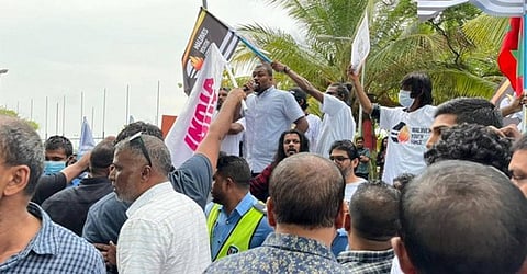 Maldives youth protests in front of former President Yameen's residence