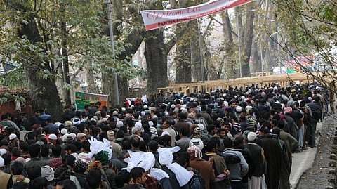 Hundreds participate in slain J&K policeman’s funeral