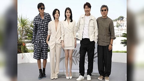 Song Kang-Ho, Lee Ji-eun, Lee Joo-young, Gang Dong-Won and director Hirokazu Koreeda