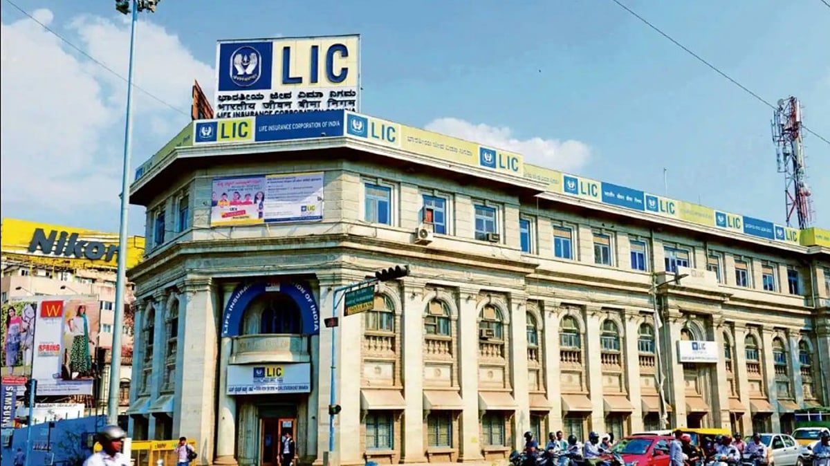 Lic Issue Govt fixes LIC issue price at Rs 949 per share