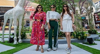 Neelam Kothari, Bhavana Pandey, Seema Khan