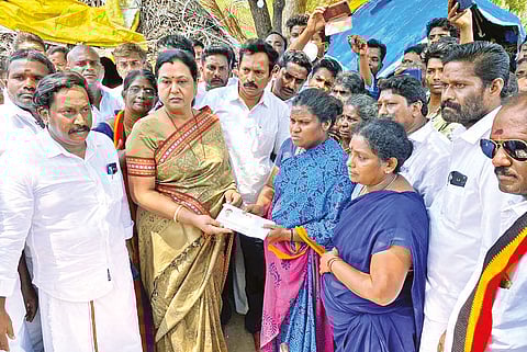DMDK treasurer Premalatha Vijayakant handing over an assistance of Rs 10,000 each to the kin of deceased in Kalimedu, Thanjavur on Monday