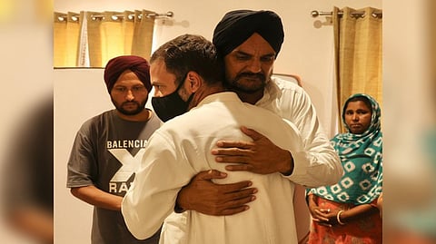 Congress leader Rahul Gandhi with Sidhu Moose Wala's family.