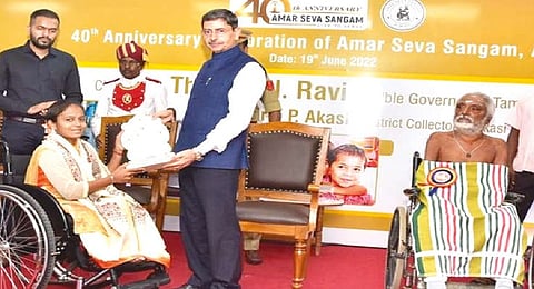 Governor RN Ravi honouring achievers at the 40th anniversary celebrations of Amar Seva Sangam