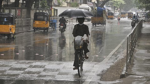 As far as Chennai is concerned, a few areas to receive rains for the next 48 hours due to heat convection.