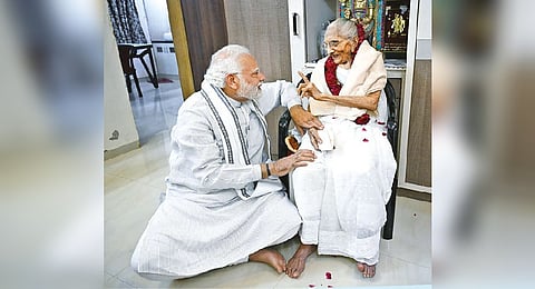 PM Modi with his mother Heeraben